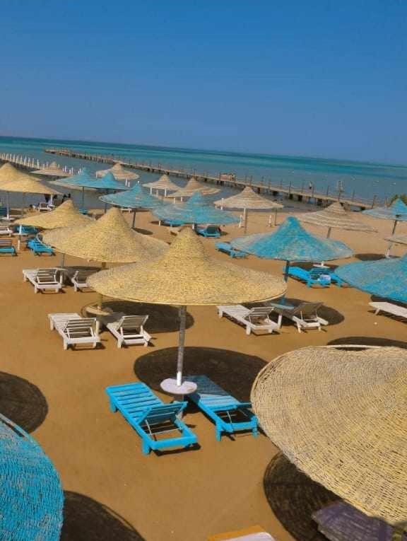 شاطئ عند الفندق أو بالجوار